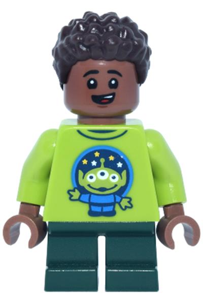 Main Street, U.S.A. Park Guest Boy - dis206