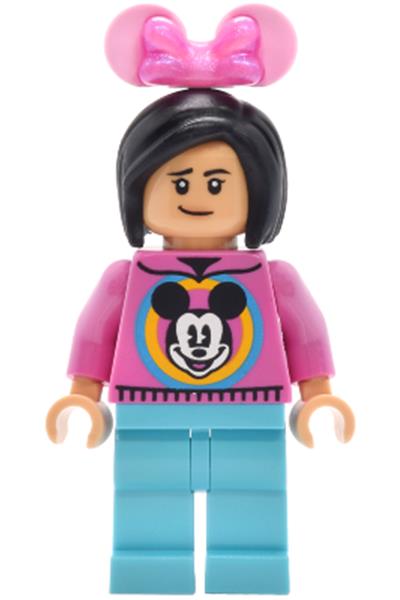 Main Street, U.S.A. Park Guest - dis209