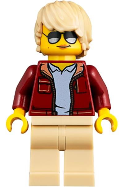 Woman with Short Tan Hair - twn360