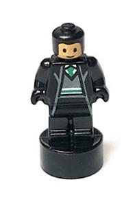 Slytherin Student Statuette - Slytherin student statuette/trophy with a nougat face - 90398pb036