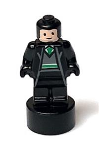 Slytherin Student Statuette - Slytherin student statuette/trophy with a light nougat face - 90398pb038