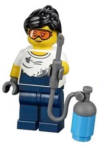 City Jungle Mechanic Female - Female city jungle mechanic with a black ponytail and orange goggles wearing a white t-shirt with oil stains and dark blue legs - col310