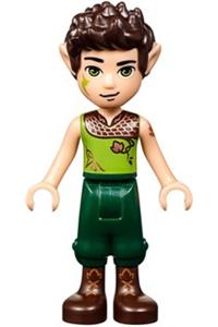 Farran Leafshade - Farran Leafshade with dark green trousers and high boots - elf035