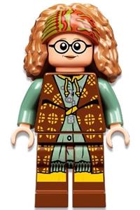 Professor Sybill Trelawney - Professor Sybill Trelawney wearing reddish brown robes and sand green robes - hp332