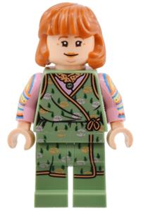 Molly Weasley Minifigure - Molly Weasley wearing a sand green floral robe - hp508