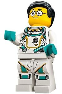 Mr. Tang Minifigure - Mr. Tang wearing a space suit - mk086