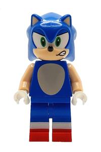 Sonic the Hedgehog Minifigure - Sonic the Hedgehog minifigure with light nougat face and arms, featuring an open mouth smirk to the left - son027