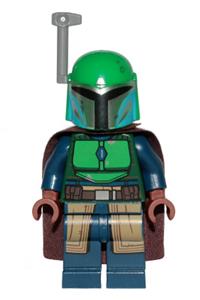 Female Mandalorian Tribe Warrior - Female Mandalorian Tribe Warrior wearing a dark brown cape and a green helmet with antenna/rangefinder - sw1078