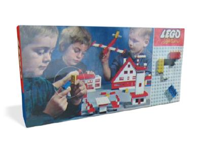 040 LEGO Basic Building Set in Cardboard