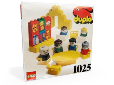 1025 LEGO Dacta Figures and Furniture thumbnail image