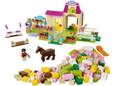 10674 LEGO Juniors Girl Pony Farm thumbnail image