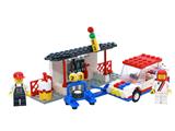 1497 LEGO Racing Pitstop and Crew