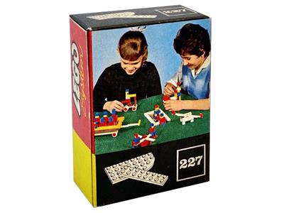 227 LEGO 4x8 Curved & 2x8 Plates