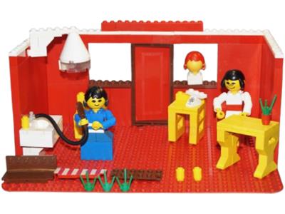 230 LEGO Homemaker Hairdressing Salon thumbnail image