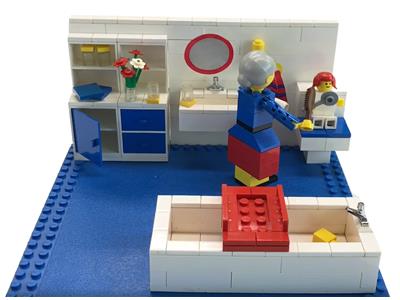 261 LEGO Homemaker Bathroom