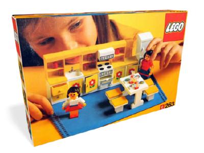 263 LEGO Homemaker Kitchen