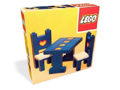 275 LEGO Homemaker Table and chairs