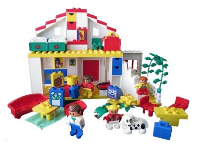 2818 LEGO Duplo Family Home thumbnail image