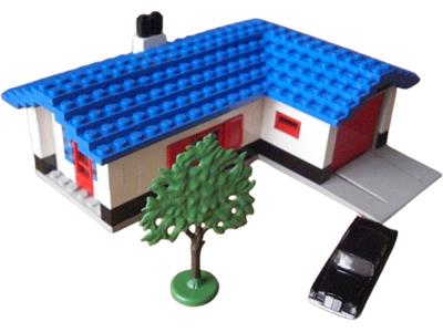 324-2 LEGO House with Garage thumbnail image