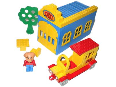 338-2 LEGO Fabuland Blondi the Pig and Taxi Station