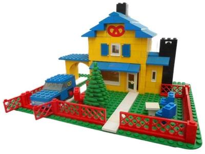 361 LEGOLAND Town Tea Garden Cafe thumbnail image