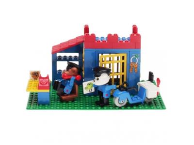 3664 LEGO Fabuland Bertie Bulldog Police Chief and Constable Bulldog
