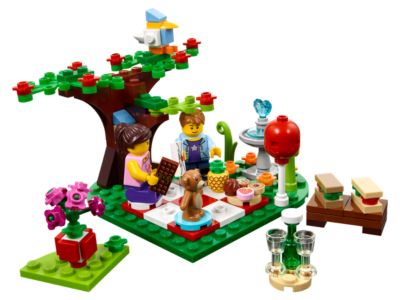 40236 LEGO Valentine's Day Romantic Valentine Picnic thumbnail image