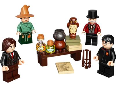 40500 LEGO Harry Potter Wizarding World Minifigure Accessory Set thumbnail image