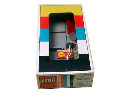 447 LEGO Samsonite Garage Kit & Street Signs