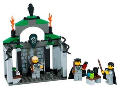 4735 LEGO Harry Potter Chamber of Secrets Slytherin Common Room thumbnail image