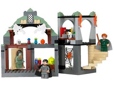 4752 LEGO Harry Potter Prisoner of Azkaban Professor Lupin's Classroom thumbnail image