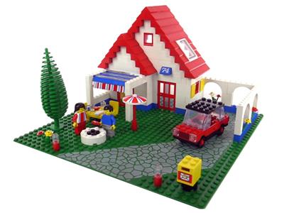 6374 LEGO Holiday Home