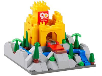 6426244 LEGO 90th Anniversary Mini Castle