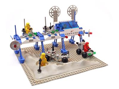 6930 LEGO Space Supply Station