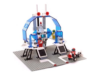 6953 LEGO Futuron Cosmic Laser Launcher thumbnail image