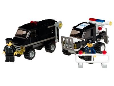 7032 LEGO World City Police and Rescue Police 4WD and Undercover Van