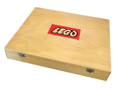 712-2 LEGO Wooden Storage Box Medium with Contents