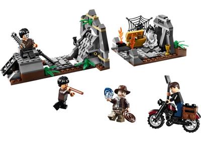 7196 LEGO Indiana Jones Kingdom of the Crystal Skull Chauchilla Cemetery Battle thumbnail image