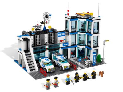 7498 LEGO City Police Station thumbnail image