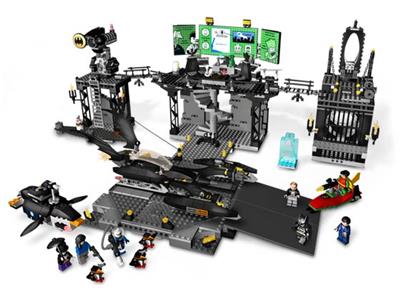 LEGO 7783 The Batcave The Penguin and Mr. Freeze's Invasion |