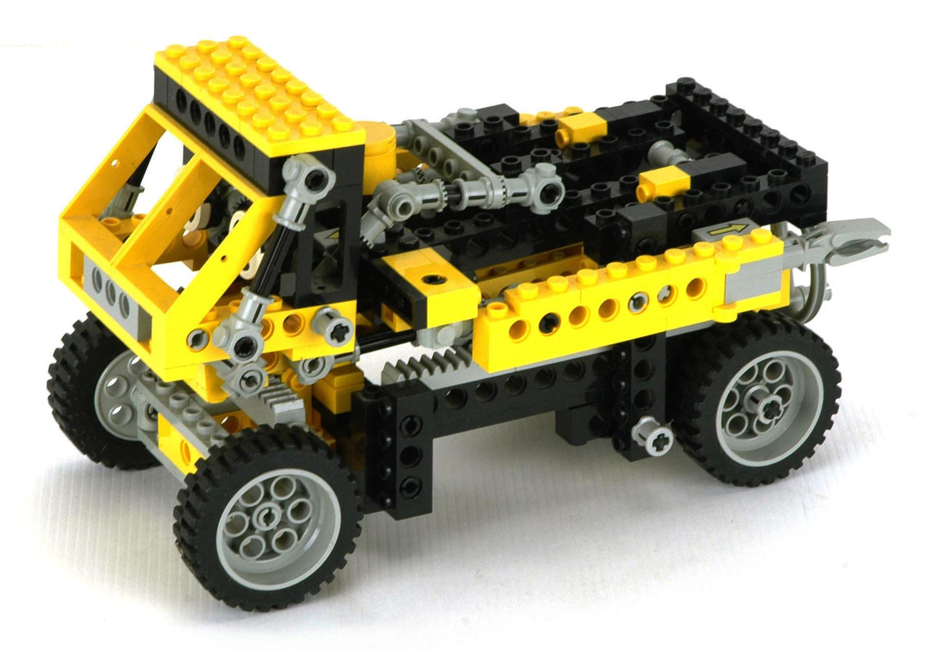 Lego Technic 8852 - Le camion robot transformable - Les Archives de Joe