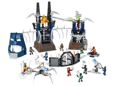 8894 LEGO Bionicle Piraka Stronghold thumbnail image