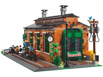 910033 LEGO Old Train Engine Shed thumbnail image