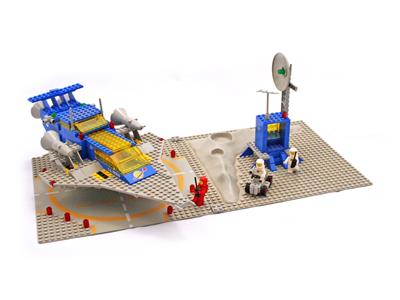 LEGO 928 Space Cruiser And Moonbase |