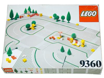 9360 LEGO Dacta Town Roadplates and Scenery