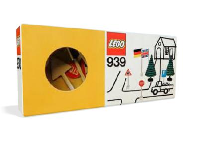 939 LEGO Flags, Trees and Road Signs thumbnail image