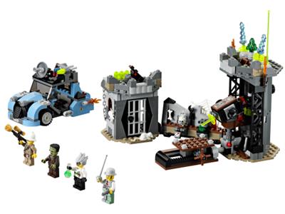 9466 LEGO Monster Fighters The Crazy Scientist & His Monster thumbnail image