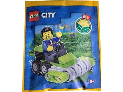 952303 LEGO City Worker with Lawnmower